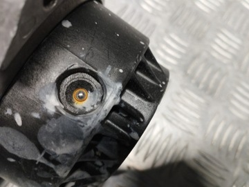 BMW F07 F10 F11 ULOŽENÍ MOTORU 6777371