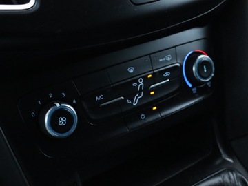 Ford Focus III Kombi Facelifting 1.0 EcoBoost 125KM 2015 Ford Focus 1.0 EcoBoost, Navi, Klima, Tempomat, zdjęcie 14