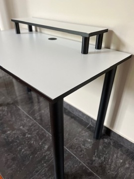 BIURKO KOMPUTEROWE GAMINGOWE DLA GRACZA NADSTAWKA