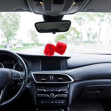 ПЛЮШЕВЫЙ КУБ ДЛЯ АВТОМОБИЛЯ КРАСНЫЙ КУЛОН С ЗЕРКАЛОМ НА ОКНЕ