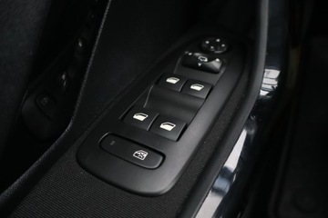 Peugeot 2008 I SUV Facelifting 1.2 PureTech 110KM 2019 Peugeot 2008 1.2 PureTech, Salon Polska, zdjęcie 15