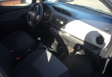 Toyota Yaris III Hatchback 5d Facelifting 1.33 Dual VVT-i 99KM 2015 Toyota Yaris Toyota Yaris III Salon PL 1.3 Benzyna 99KM, zdjęcie 16