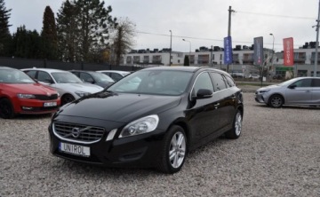 Volvo V60 I Kombi 2.0 D3 163KM 2013 Volvo V60 2.0 D4 165 km Automat nawigacja 2.0 Diesel 163KM, zdjęcie 1