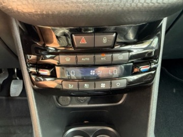 Peugeot 2008 I SUV 1.2 PureTech 82KM 2015 Peugeot 2008 PURETECH NAWIGACJA KLIMATRONIC PARKTRONIC PRZOD TYL POLSKORY, zdjęcie 9