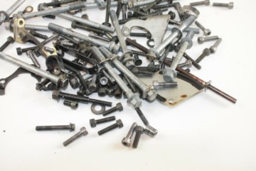 БОЛТЫ ДВИГАТЕЛЯ YAMAHA R6 RJ01 RJ03 98-02