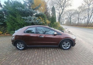 Honda Civic VIII Hatchback 3d 1.4 i-VTEC 100KM 2011 Honda Civic Honda Civic 1.4 Comfort 1.3 Benzyna 100KM, zdjęcie 2