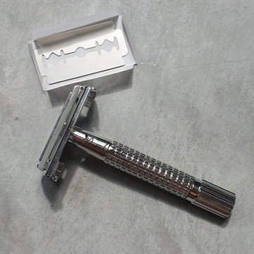 ТРАДИЦИОННЫЙ СТАНОК ДЛЯ БРИТЬЯ БОРОДЫ И ВОЛОС С ЛЕЗВИЯМИ БРИТВЫ WILKINSON BUTTERFLY