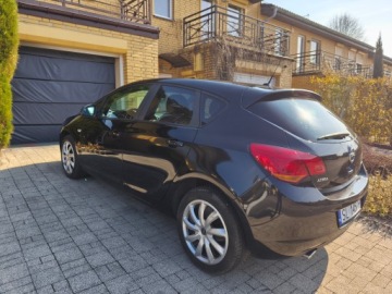 Opel Astra J Hatchback 5d 1.4 Turbo ECOTEC 140KM 2011 OPEL ASTRA J 1,4 140KM Stan BDB, zdjęcie 3
