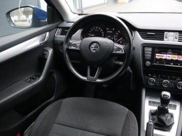 Skoda Octavia III Scout 2.0 TDI 150KM 2016 Skoda Octavia 2.0 TDI, Salon Polska, Serwis ASO, zdjęcie 6