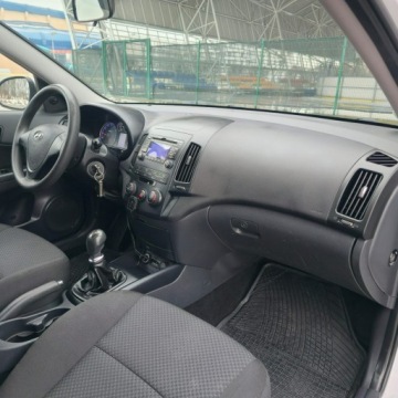 Hyundai i30 I CW Facelifting 1.4 DOHC 109KM 2011 Hyundai i30 1.4 Benzyna Blue Classic Manual 109KM, zdjęcie 24