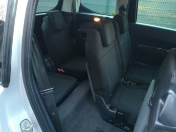 Peugeot 5008 I Minivan 2.0 HDi FAP 150KM 2011 Peugeot 5008 2,0 HDI 150KM Klimatronik ALU 16 7, zdjęcie 18