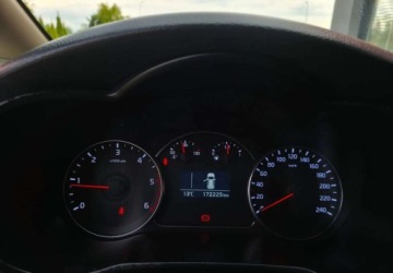 Kia Carens IV Minivan 1.7 VGT CRDI 115KM 2016 Kia Carens Kia Carens 1.7 CRDi M 7os EU6 1.7 Diesel 115KM, zdjęcie 10