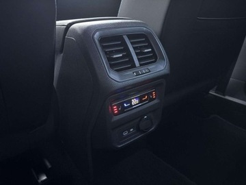 Volkswagen Tiguan II SUV R 2.0 TSI 320KM 2022 Volkswagen Tiguan R 4Motion DCC ACC Kamery 360 HarmanKardon Panorama Faktu, zdjęcie 29