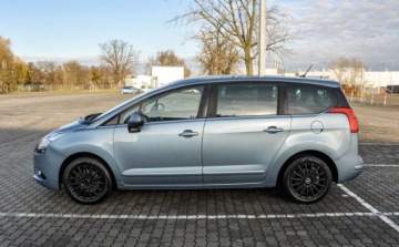 Peugeot 5008 I Minivan 1.6 THP 156KM 2009 Peugeot 5008 7-osobowy Bezwypadkowy Panorama 1.6 Benzyna 156KM, zdjęcie 1