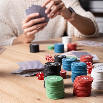 Покерная игра в Poker Texas 300 PCS Tokens Card Suitcase