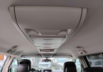 Chrysler Grand Voyager 2.8 CRD 163KM 2010 Chrysler Grand Voyager 2010r, 2.8 DIESEL. AUTOMAT. Uszkodzony tyl. Jezdzi, zdjęcie 27