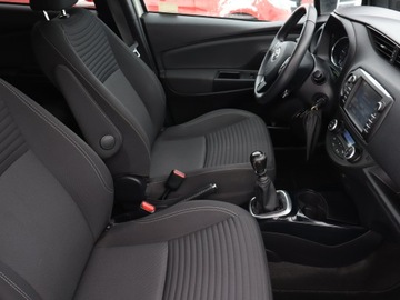 Toyota Yaris III Hatchback 5d Facelifting 2017 1.5 Dual VVT-iE 111KM 2019 Toyota Yaris 1.5 Dual VVT-i, Salon Polska, Klima, zdjęcie 8