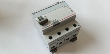 Устройство защитного отключения P 304 4P 40A 30MA AC ТИП TX3 СЕРИЯ 411708