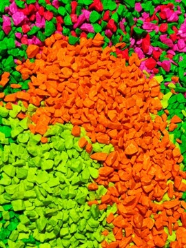 ŚWIECĄCE KAMIENIE W UV FLUORESCENCYJNE 20 sztuk KAMYCZKI OZDOBNE DO WYBORU