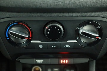 Hyundai i20 II Coupe 1.2 MPI 84KM 2016 Hyundai i20 1.2, Salon Polska, Klima, zdjęcie 9