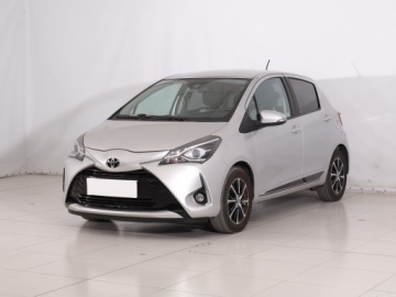 Toyota Yaris III Hatchback 5d Facelifting 2017 1.5 Dual VVT-iE 111KM 2018 Toyota Yaris 1.5 Dual VVT-i, Salon Polska, Klima, zdjęcie 1