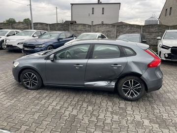 Volvo V40 II Hatchback Facelifting 2.0 D2 120KM 2019 Volvo V40 D2 Momentum Automat Parktronik Skóra, zdjęcie 2