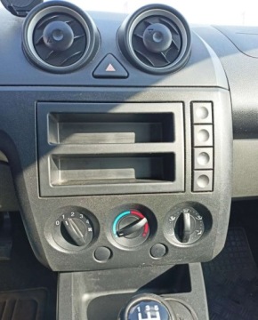 Ford Fiesta V 1.3 i 60KM 2003 Ford Fiesta Ford Fiesta 1.3 Benzyna 60KM, zdjęcie 9