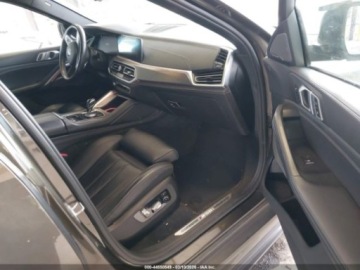 BMW X6 G06 2020 BMW X6 M50i 2020 4.4 Benzyna 523KM, zdjęcie 9