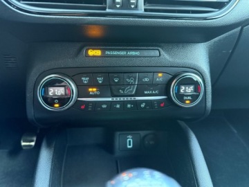 Ford Focus IV Hatchback 1.5 EcoBoost 150KM 2019 Ford Focus Full LedNaviAsystent ParkowaniaST-LINEFull OpcjaORYGINALNY LAKI, zdjęcie 13