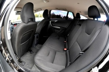 Volvo V60 I Kombi Facelifting 2.0 D2 DRIVE-E 120KM 2018 Volvo V60 2.0 D2 120KM Navi Led Climatronic Pdc, zdjęcie 9