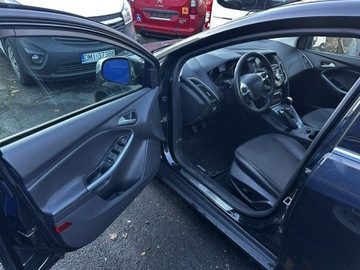 Ford Focus III Hatchback 5d 1.0 EcoBoost 125KM 2012 Ford Focus Bogate wyposażenie 2012, zdjęcie 2