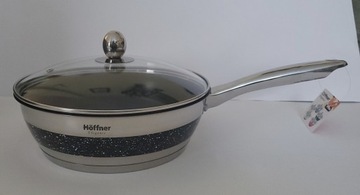 Набор из 12 черных кастрюль для индукции.