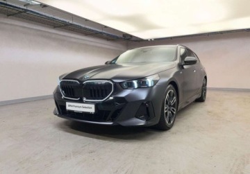 BMW Seria 5 G90-91 Touring 2.0 520d 197KM 2024 BMW Seria 5 520d xDrive, PAKIET SPORTOWY M PRO, Faktura VAT 23, Gwarancja, zdjęcie 36