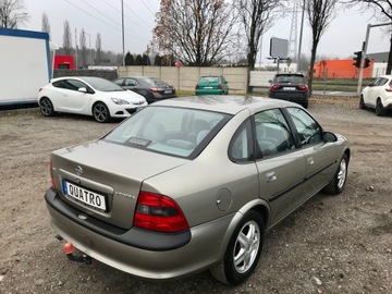 Opel Vectra B Sedan 2.0 i 16V 136KM 1997 OPEL VECTRA B 2.0 i 16V 136Ps KLIMATRONIK WELUR STAN KOLEKCJONERSKI, zdjęcie 4
