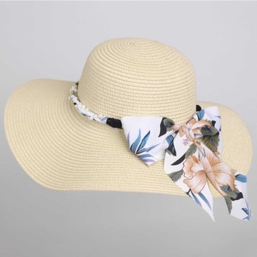 Słomkowy kapelusz damski falowany plażowy