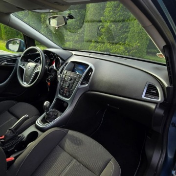 Opel Astra J Sports Tourer Facelifting 1.4 Twinport ECOTEC 100KM 2013 Opel Astra J 1.4 Benzyna 100KM Selection, zdjęcie 22