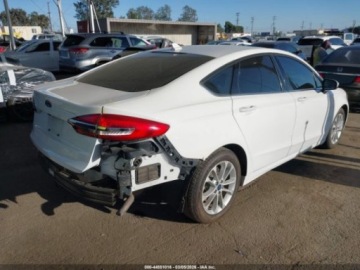 Ford Fusion 2020 Ford Fusion Hybrid Se 2020 2.0 Hybryda 141KM, zdjęcie 5