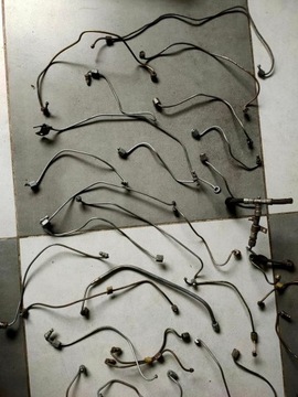 Rurka rozdzielacza paliwa Mercedes 107