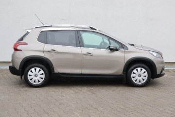 Peugeot 2008 I SUV Facelifting 1.2 PureTech 110KM 2016 Peugeot 2008 1.2 PureTech, Salon Polska, zdjęcie 5