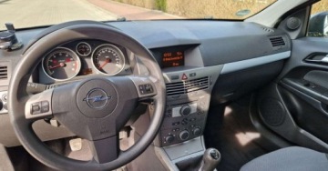 Opel Astra H Hatchback 5d 1.4 TWINPORT ecoFLEX 90KM 2005 Opel Astra Opel Astra 1.4 Edition Plus 1.4 Benzyna 90KM, zdjęcie 10