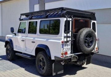 Land Rover Defender III 90 Station Wagon 2.2 TD4 122KM 2012 Land Rover Defender 4X4, HAK, klima, 7 osobowy 2.2 Diesel 122KM, zdjęcie 3