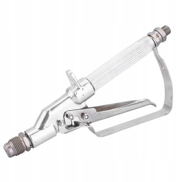 Краскопульт для покраски здания.