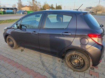 Toyota Yaris III Hatchback 5d Facelifting 1.33 Dual VVT-i 99KM 2014 TOYOTA YARIS (_P9_) 1.33 VVT-i (NSP90_) 99 KM, zdjęcie 2