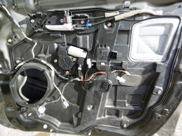 MAZDA 5 05/10R - ZVEDÁK OKNO PŘEDNÍ PRAVÉ