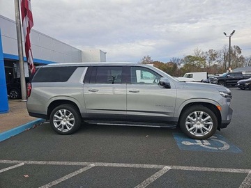 Chevrolet Suburban GMT900 2023 Chevrolet Suburban High Country 3LZ 2023 6.2l 6.2 Benzyna 420KM, zdjęcie 5