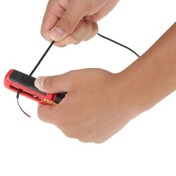 Нож для снятия изоляции с кабелей диаметром 8-13 мм.