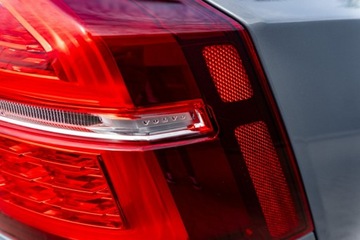 Volvo V60 II  Kombi Facelifting 2.0 B4 197KM 2023 Volvo V60 B4 D Plus Dark 197KM FV23%, zdjęcie 16