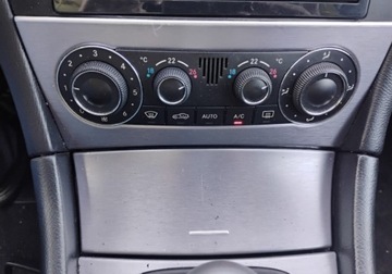 Mercedes CLC 1.8 (180 Kompressor) 143KM 2009 Mercedes-Benz CLC 2009r, 1.8Benzyna. Lekko uszkodzony lewy bok. Jezdzi., zdjęcie 13