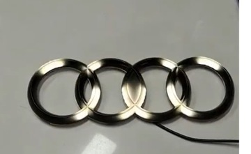 ЭМБЛЕМА AUDI LED LOGO DYNAMIC GRILL — БЕЛАЯ