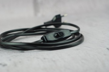 соединительный кабель длиной 2 м с вилкой и выключателем